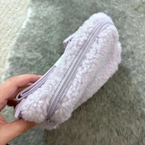 NWOT Sherpa Waist Sling Fanny Pack Bag - Picture 5 of 12